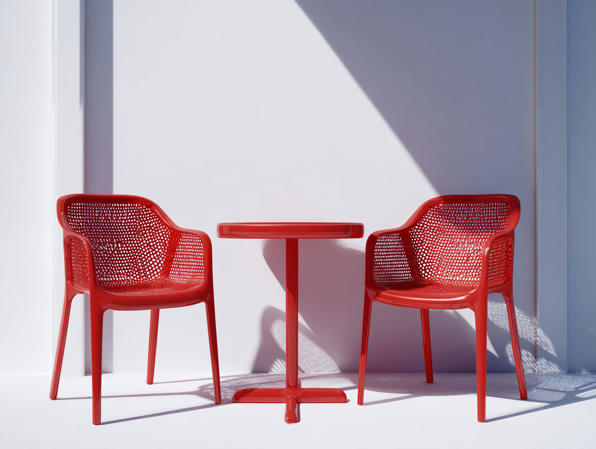 Tisch- und Stuhlset aus Kunststoff 60×60×70 cm – Rot – Rundtisch mit Mittelsäule und zwei Armlehnstühlen für Wohnzimmer